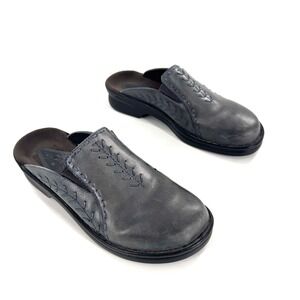 Clarks Gray Leather Slip On Mules Clogs Womens Size 7M Comfort Shoes Stitching